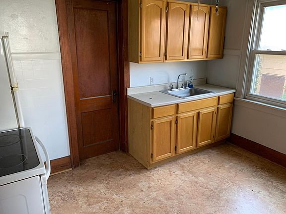 5th image of 290 Schenck St #App