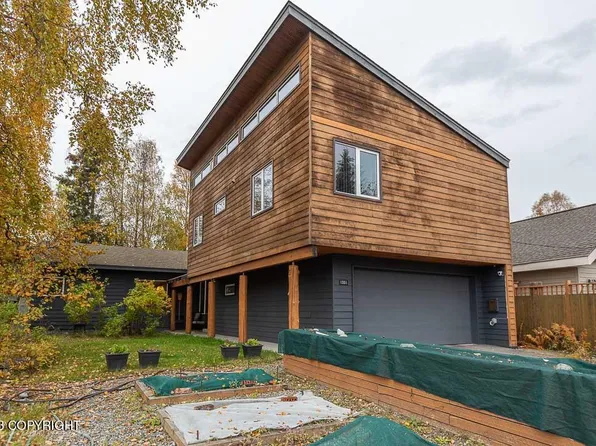1331 Hillcrest Dr, Anchorage, AK 99503