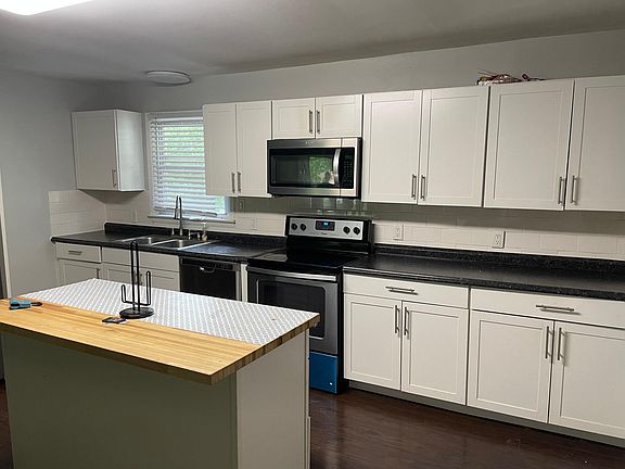 3rd image of 123 Hadley Dr