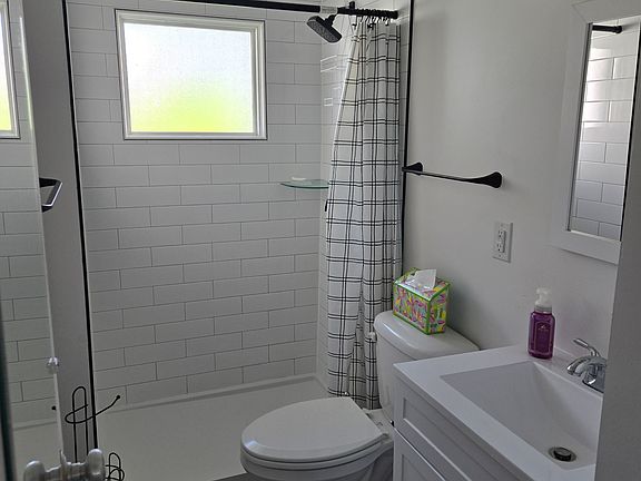 2nd image of 1605 Cord St
