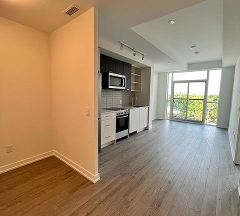4th image of 2300 Saint Clair Ave W #606