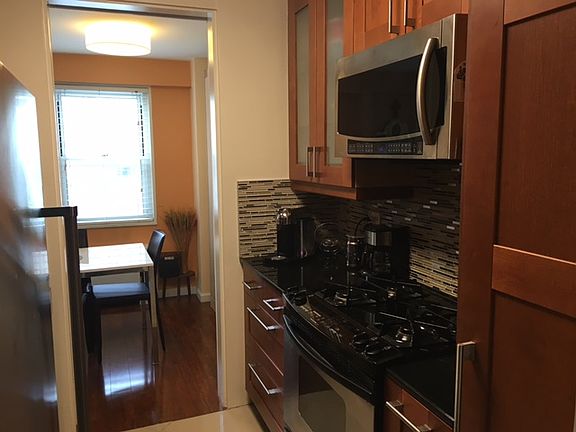 4th image of 165 E 32nd St APT 10H