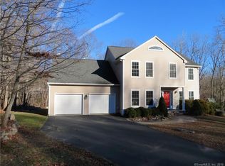 18 Stone Cliff Dr, Niantic, CT 06357