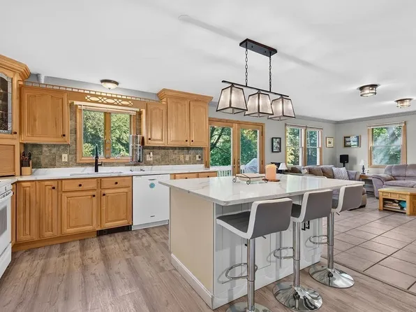 279 Sprague St, Dedham, MA 02026