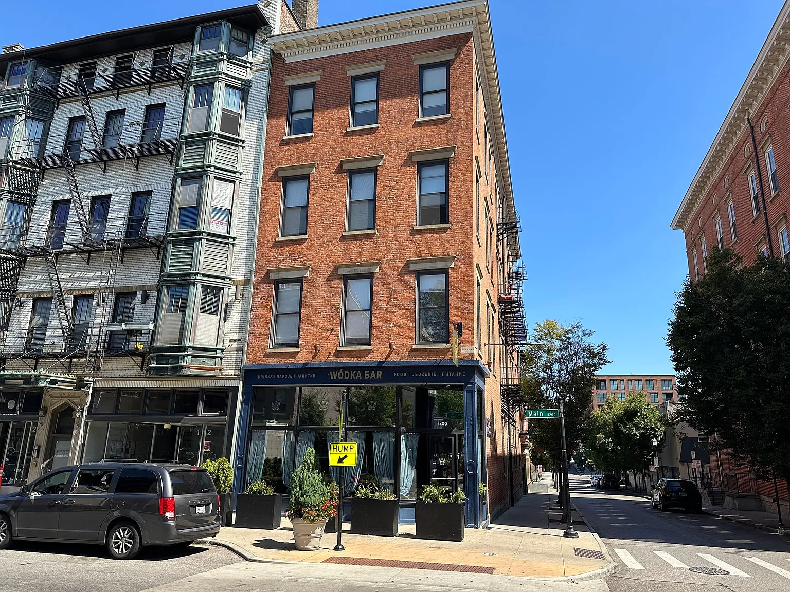 1200 Main St — Photo 2