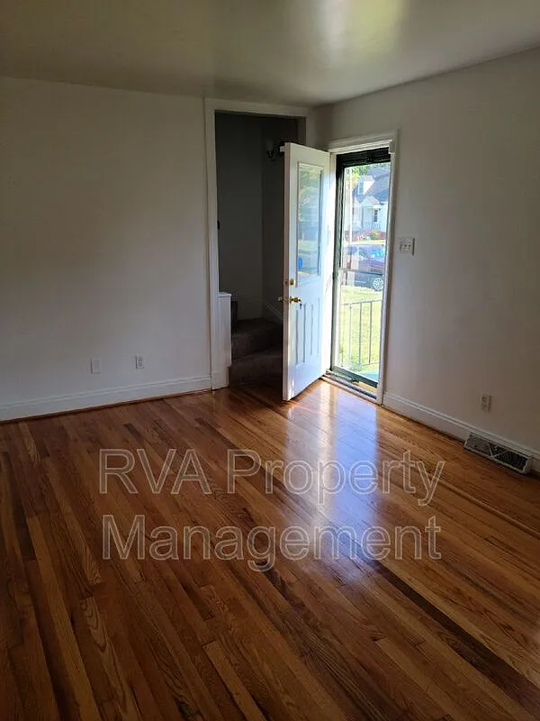 3 bed, 2.0 bath, 1428 sqft, $1,900 — Photo 3