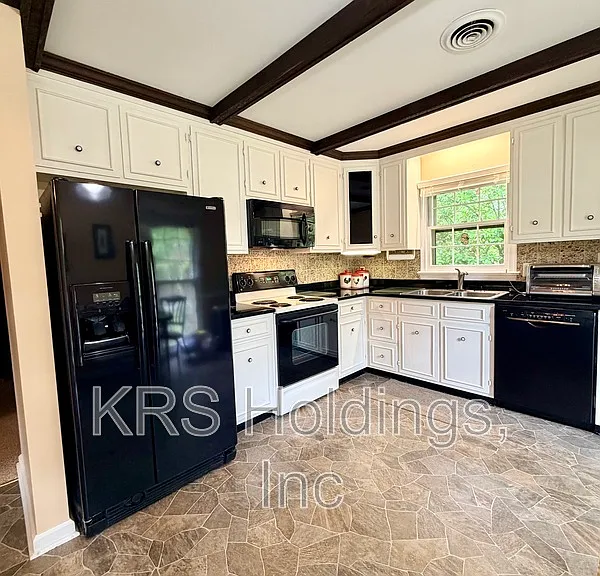 407 Westmoreland Ct — Photo 3