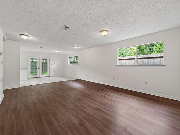 2nd image of 418 Texas St