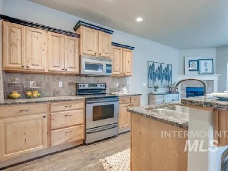 2251 S Amy Ave — Photo 8