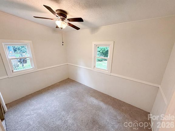 4th image of 1521 Herrin Ave