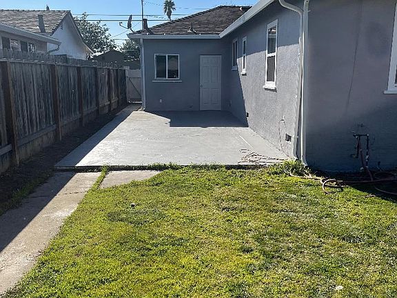 4th image of 136 Magellan Ave