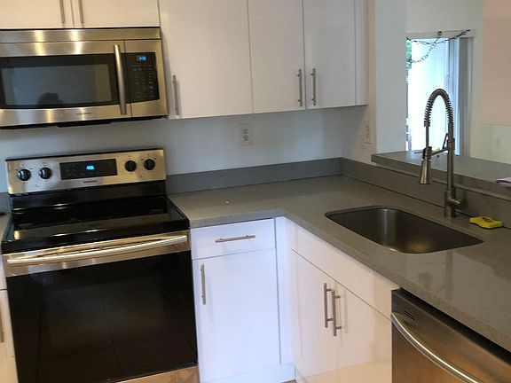4th image of 4708 NW 114th Ave #1043