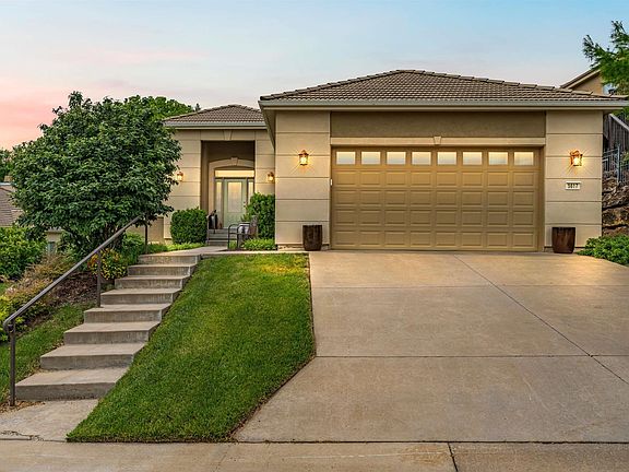 3rd image of 5617 Villa Dr
