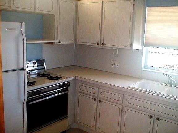5th image of 10006 Daffodil St N #49
