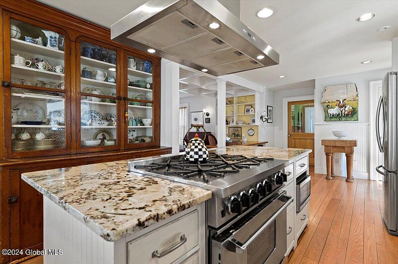 4th image of 2 Whipple Place