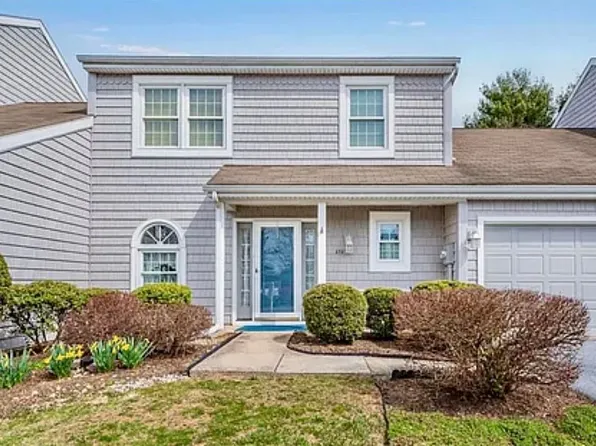 273 Crescent Dr, Hershey, PA 17033