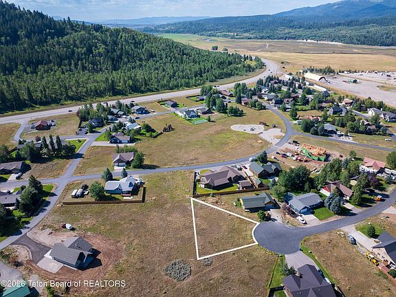 5th image of 621 Snake River Dr
