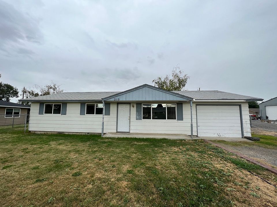 1st image of 210 Blossom Dr