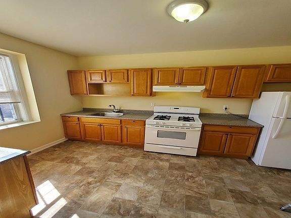2nd image of 5780 Mosholu Ave #2