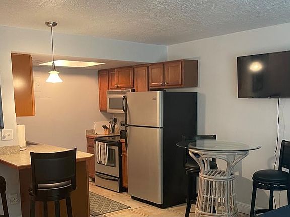 3rd image of 320 Columbia Dr #319