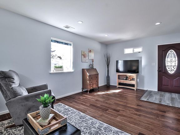 3rd image of 352 McCovey Ln