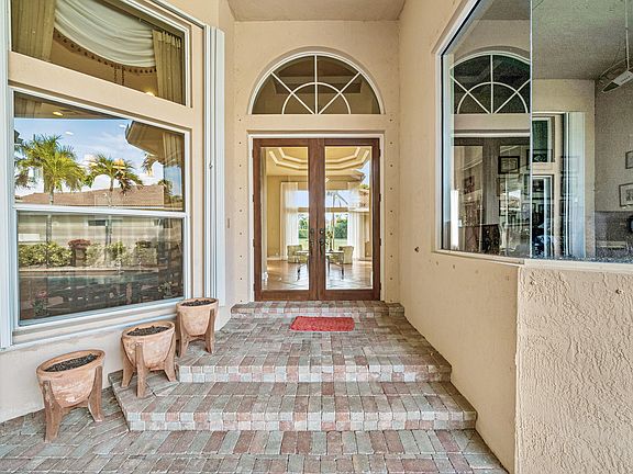 3rd image of 522 Les Jardin Drive