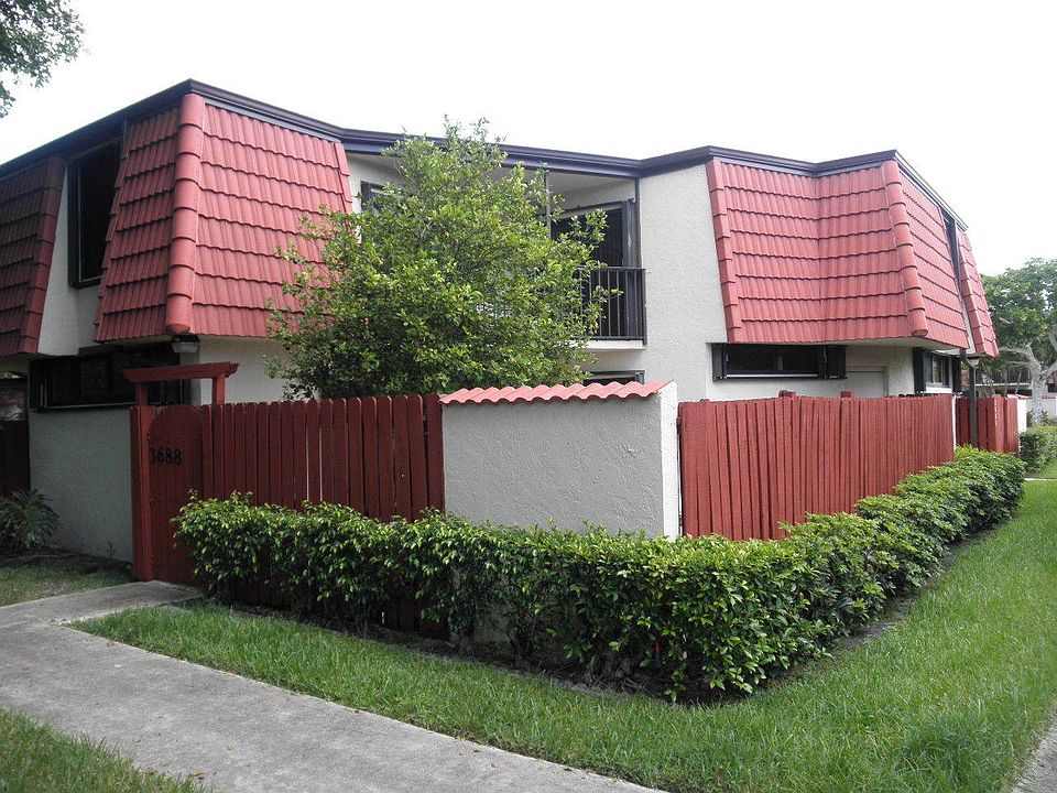 1st image of 3688 Victoria Dr