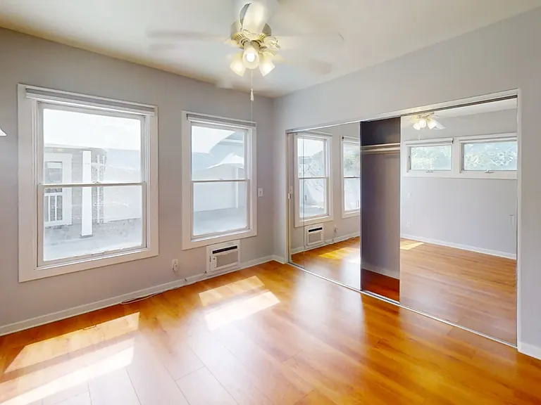 325 N Harwood St — Photo 6