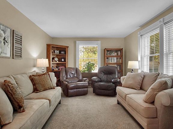5th image of 79 Glenwood Dr