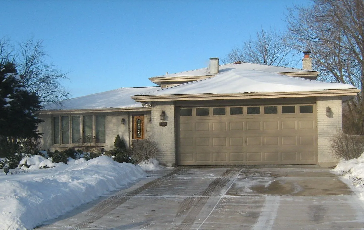 7604 Appletree Ln photo 1