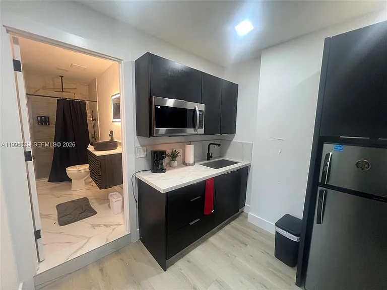 2723 SW 13th St #STUDIO — Photo 9