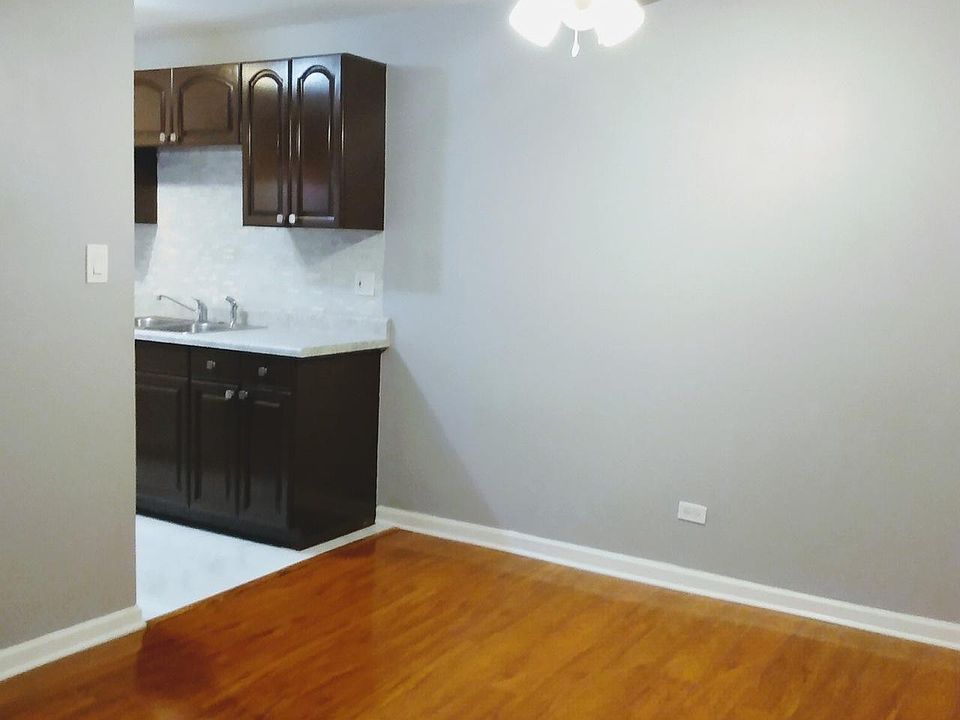 1st image of 570 Mesa Dr #205