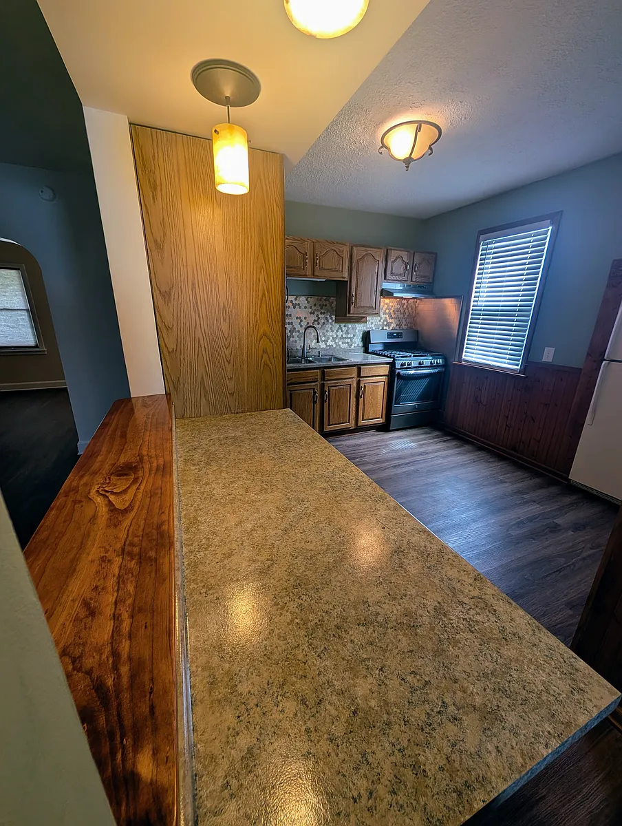 Kitchen - 412 University Ave #1
