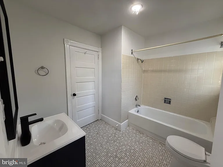 517 Bentley Ave #C — Photo 9