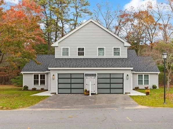 11 Barracks Rd, Hudson, MA 01749