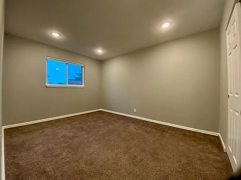 Marlborough Apartments — Photo 7