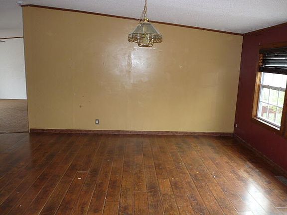 3rd image of 1006 Deerfield Road