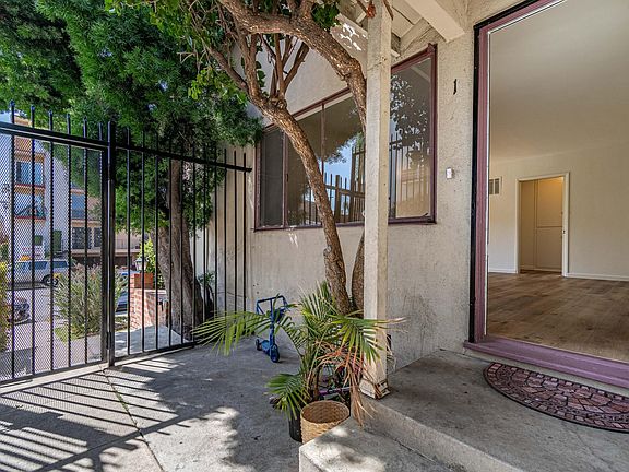 2nd image of 208 S Mariposa Ave APT 1