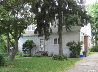 57 Oak Ave, Hempstead, NY 11550