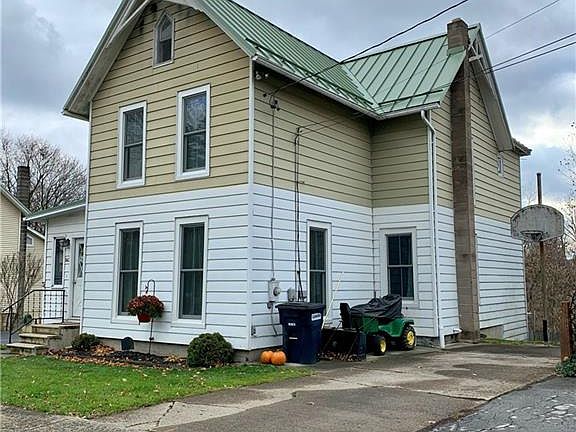 2nd image of 140 Benham St