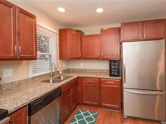 5th image of 1551 E 49th St