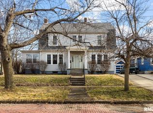 802 Bacon St, Pekin, IL 61554