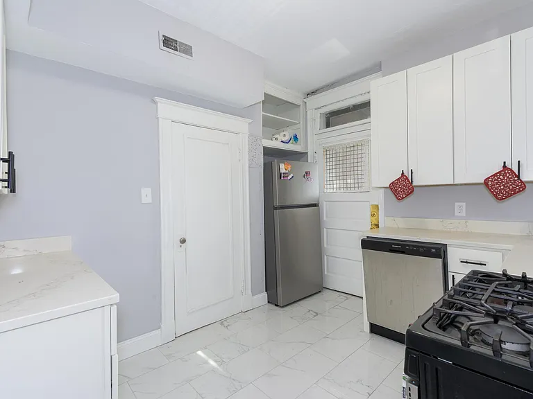 6128 Waterman Blvd — Photo 9