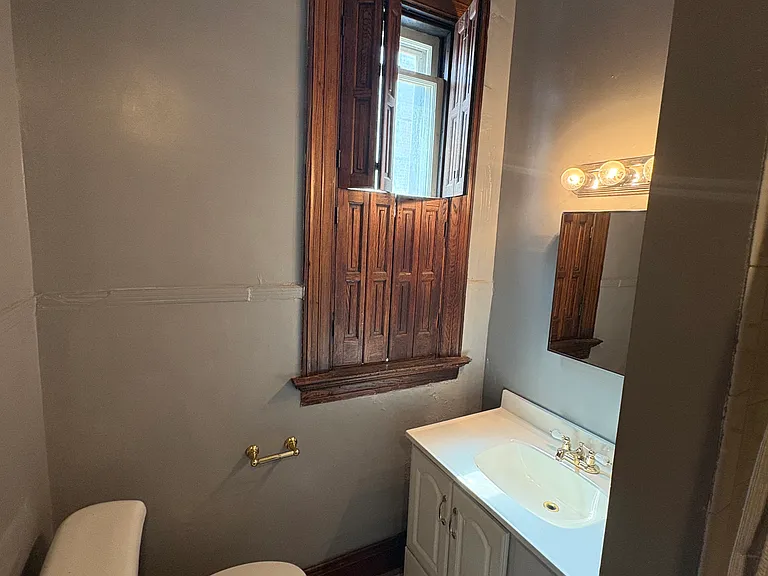 262 Boas St — Photo 3