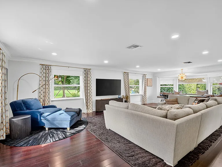 2900 Greenbriar Blvd — Photo 10