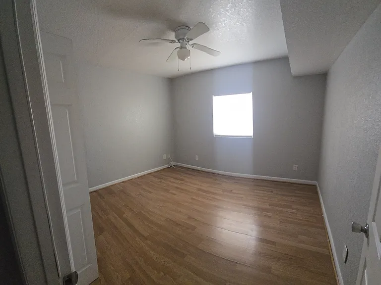 1230 Kent St — Photo 4