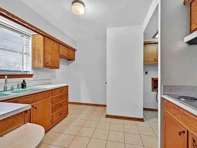 1402 Hillcrest Dr — Photo 13