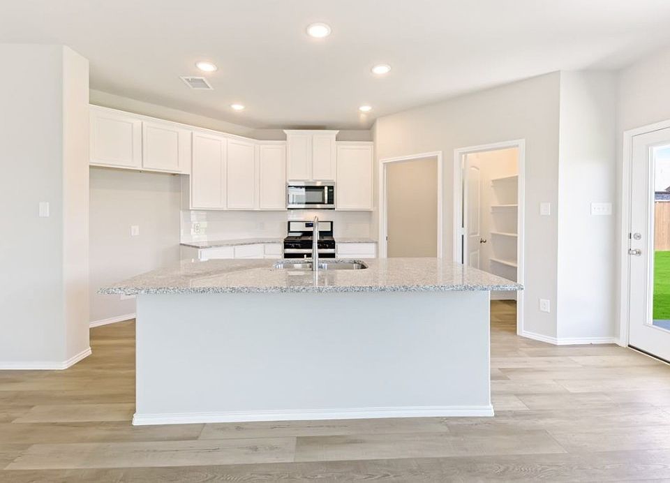 1st image of 5719 Huffines Blvd