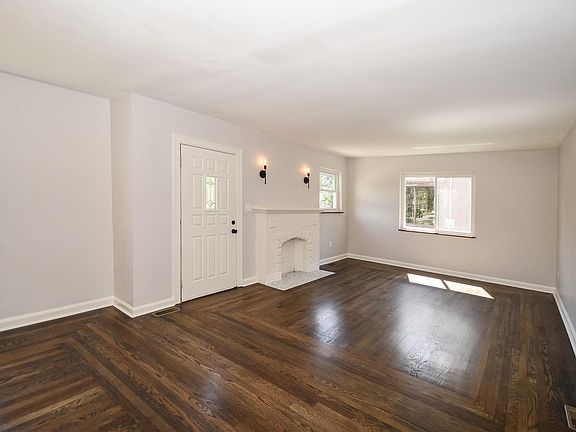 3rd image of 6828 Buckingham Pl