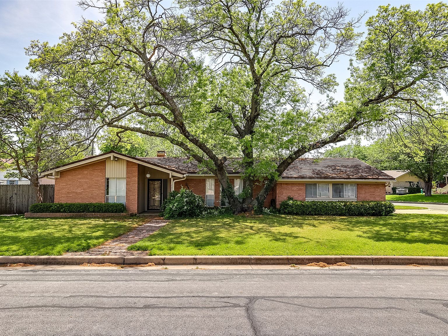 7025 Wycliff St, Fort Worth, TX 76116 | Zillow